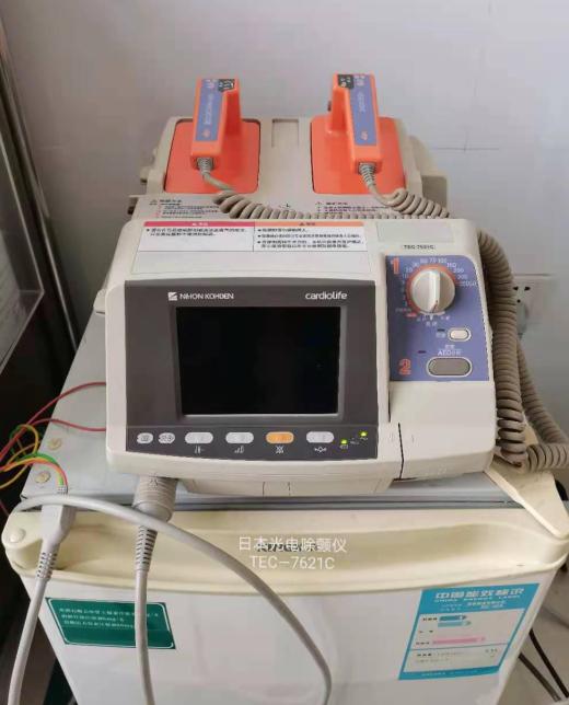 18日本電光除顫監護儀.jpg